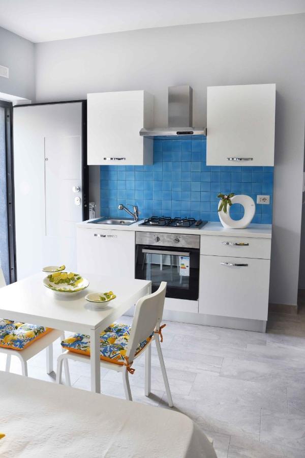 Studio Apartment Angelo - Free Private Parking 萨尔诺 外观 照片