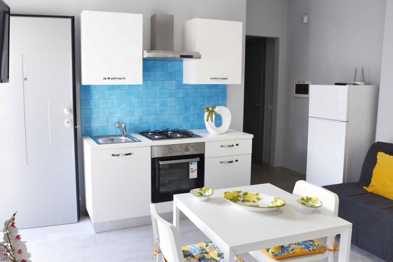 Studio Apartment Angelo - Free Private Parking 萨尔诺 外观 照片