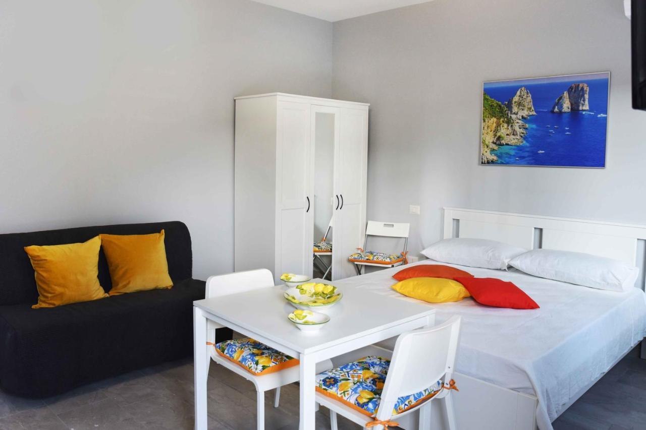 Studio Apartment Angelo - Free Private Parking 萨尔诺 外观 照片