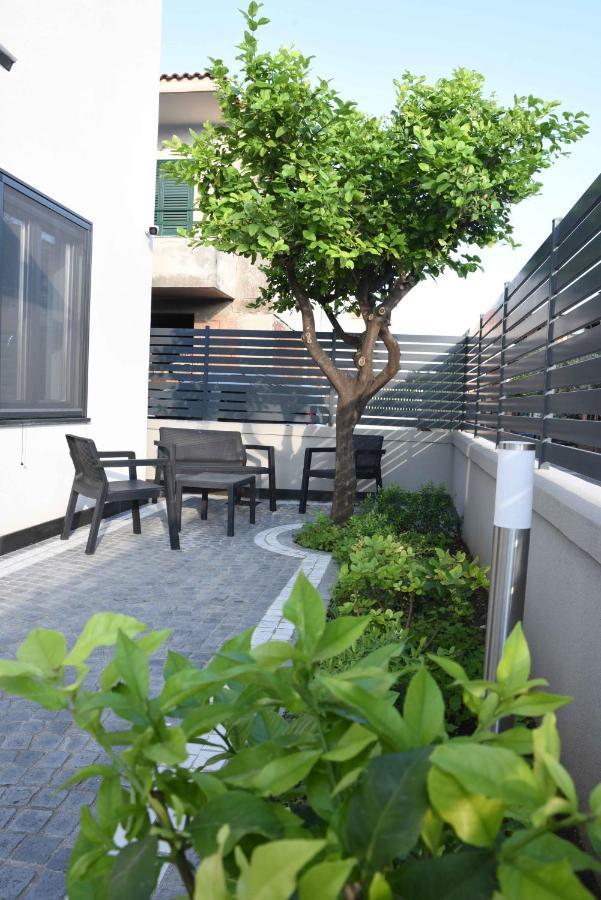 Studio Apartment Angelo - Free Private Parking 萨尔诺 外观 照片