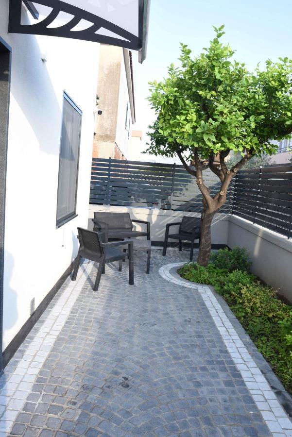 Studio Apartment Angelo - Free Private Parking 萨尔诺 外观 照片