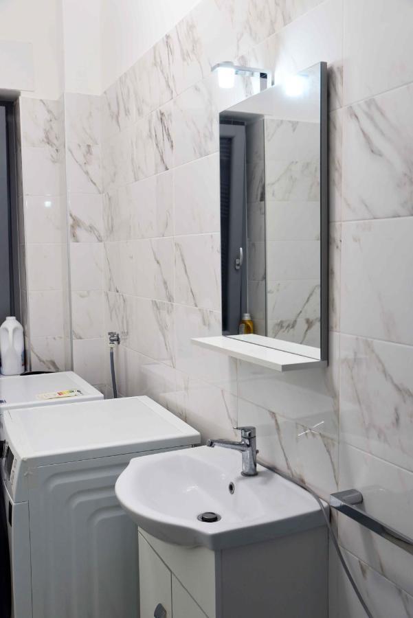 Studio Apartment Angelo - Free Private Parking 萨尔诺 外观 照片